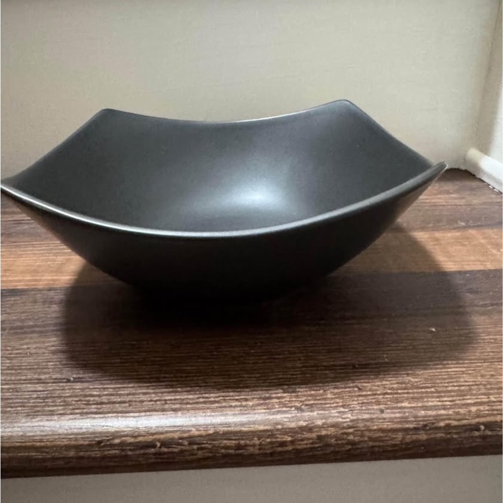 Noritake Elegant Black serving Bowl 8”